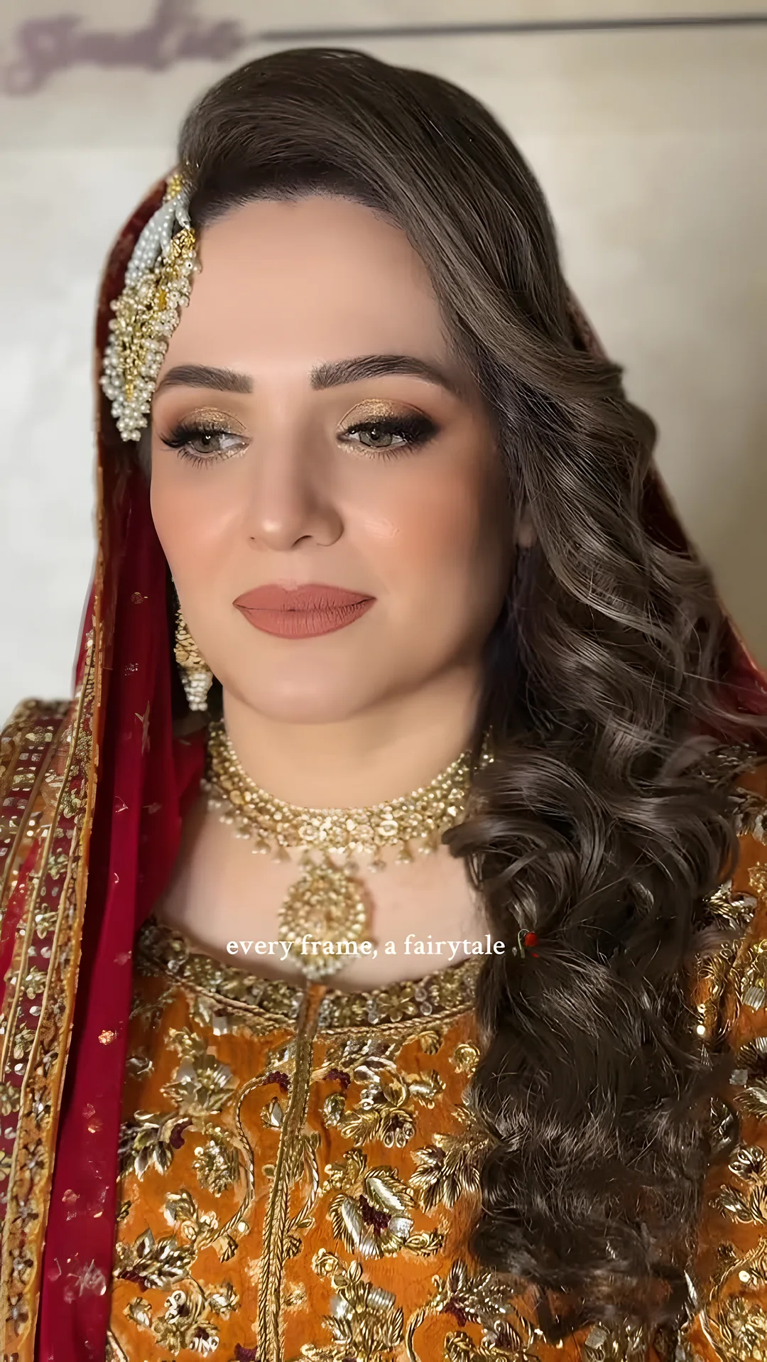 Bridal look in gold and orange