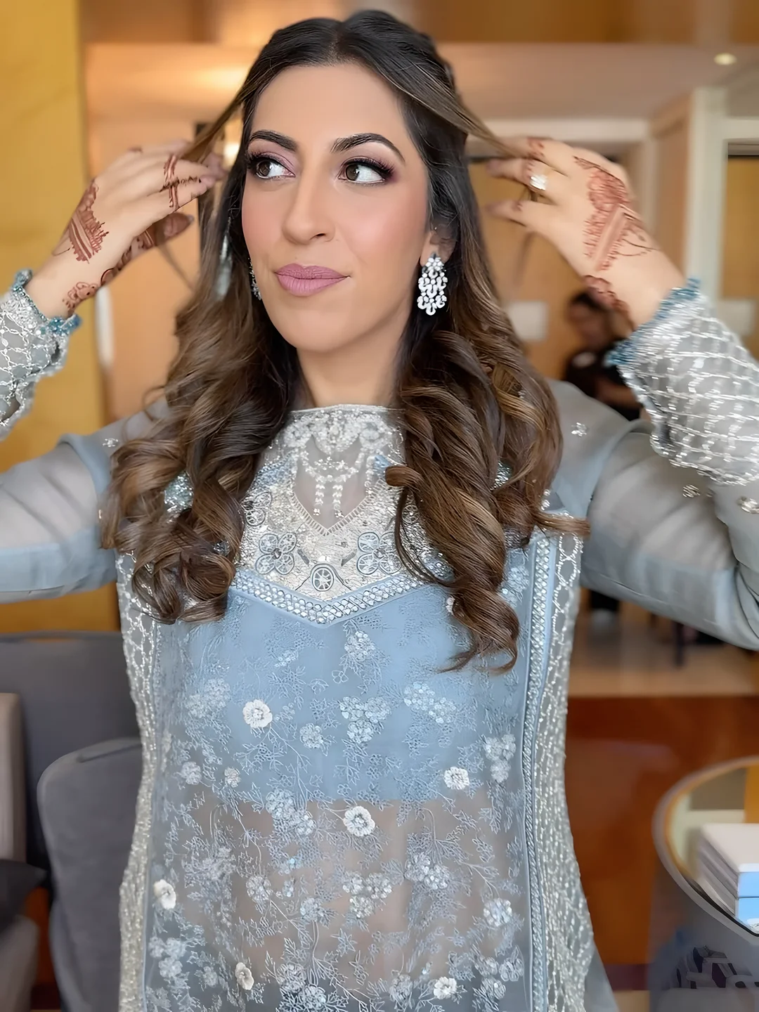 Soft waves with a pastel outfit