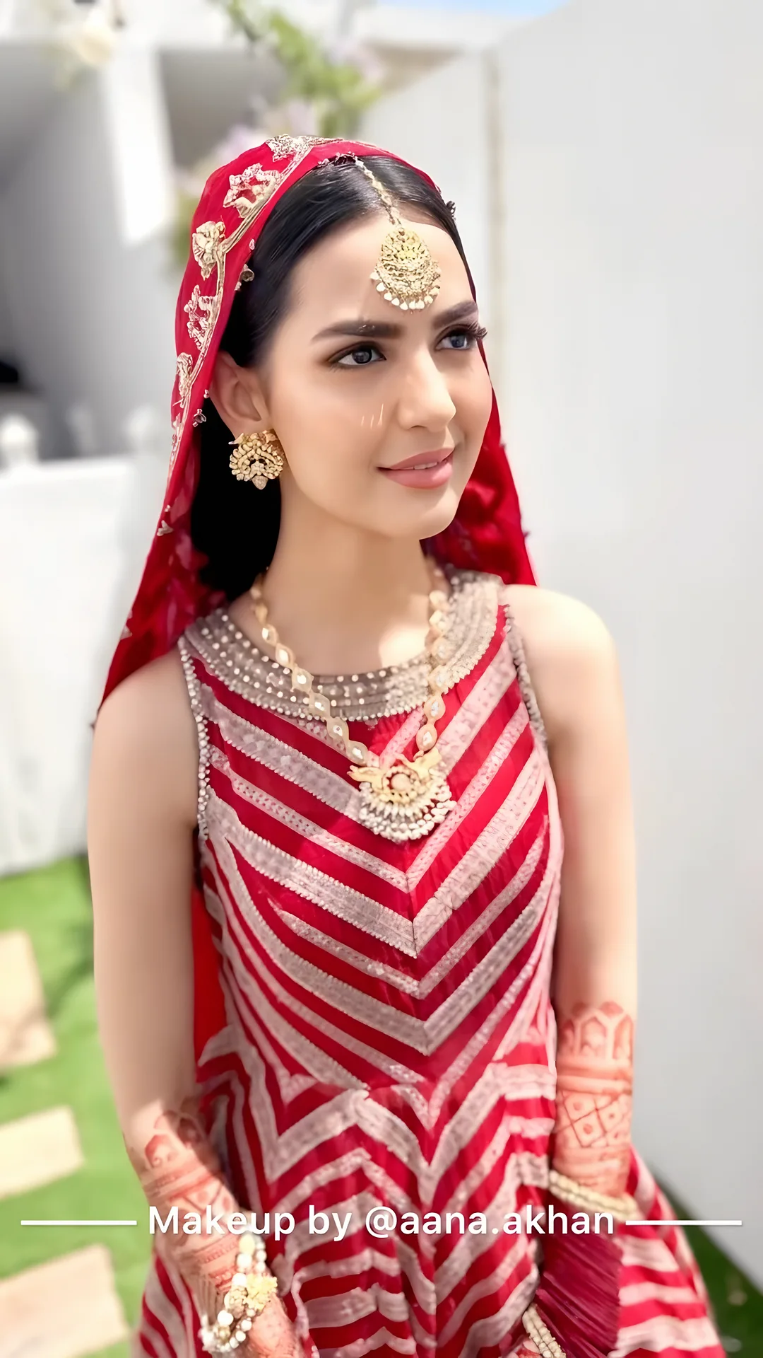 Bridal look in red and white